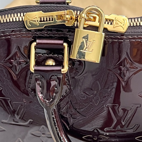 LOUIS VUITTON Vernis Alma PM Amarante Handbag - Picture 7 of 10